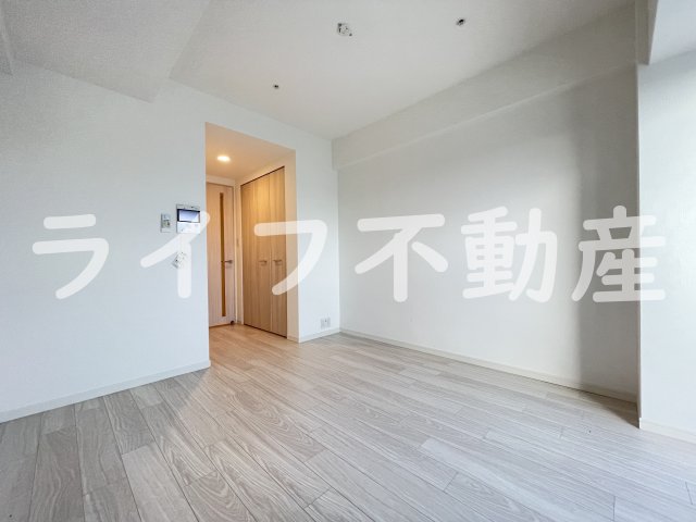 居室・リビング　こちらの居間で趣味の時間をお楽しみください