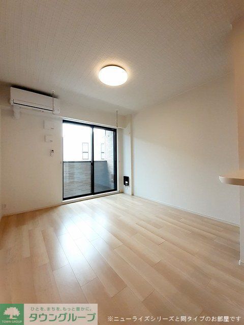 ＪＲ両毛線 国定駅 徒歩46分 2階建 新築の居間写真