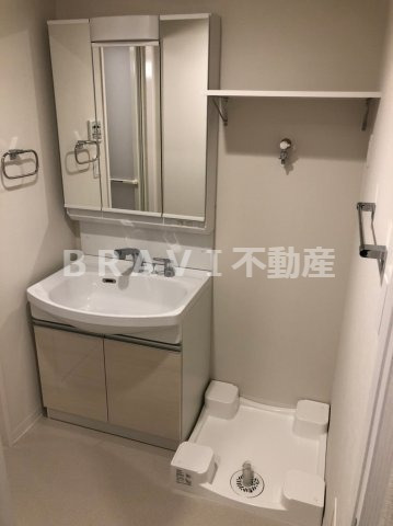 洗面設備　【フォーリアライズ堺筋本町】独立洗面台です