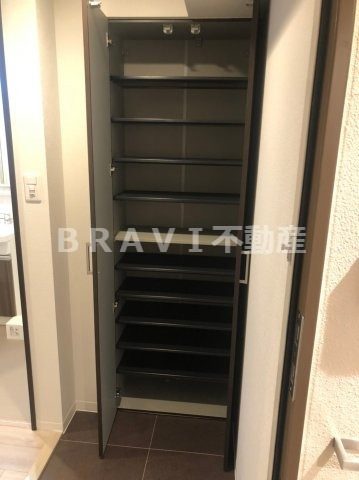 収納　【フォーリアライズ堺筋本町】シューズボックス