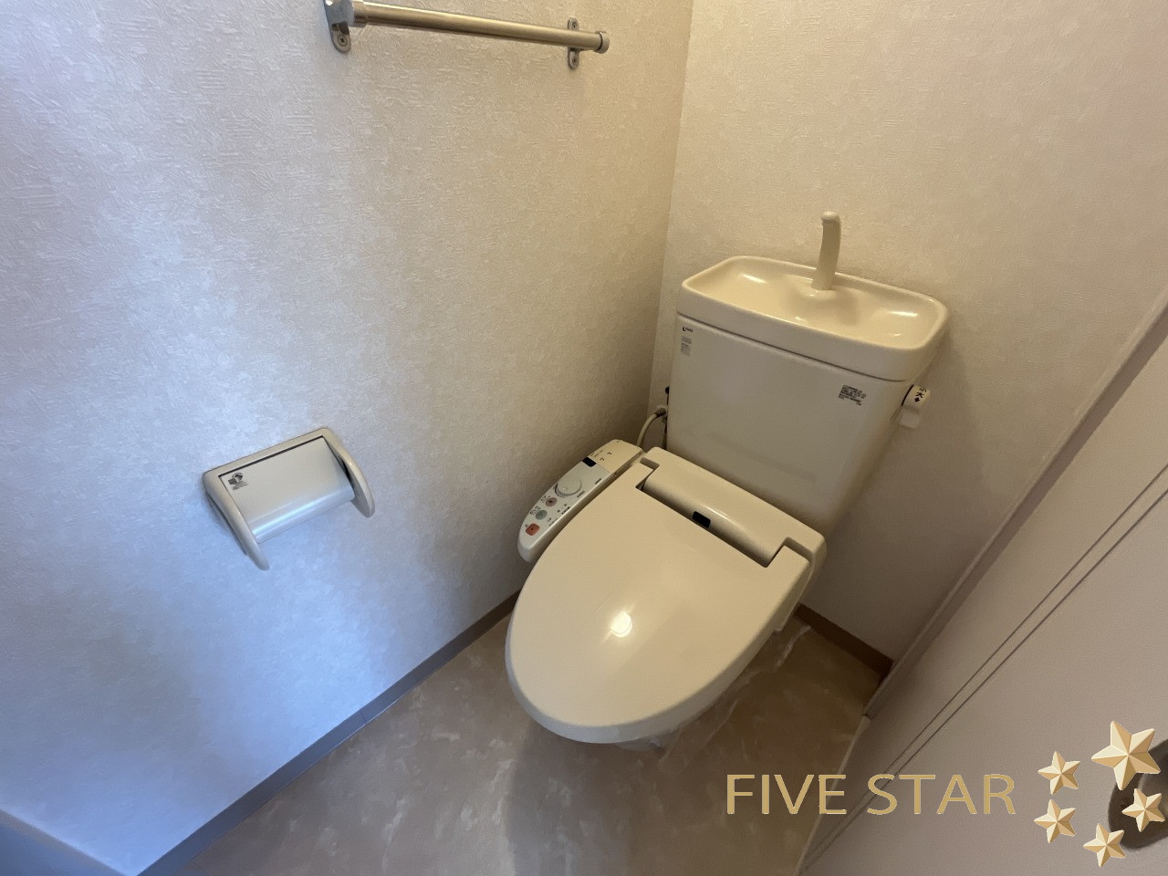 京阪交野線 宮之阪駅 徒歩7分 3階建 築37年のトイレ写真