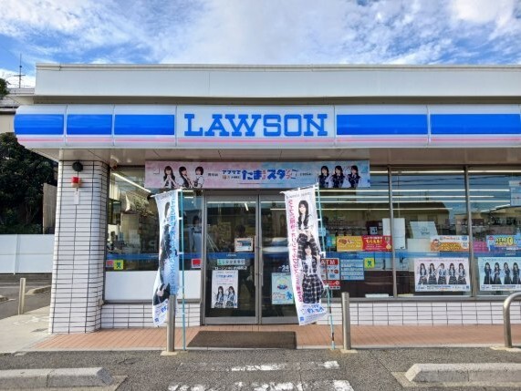 コンビニ　ローソン中川的場町店（コンビニ）まで400m