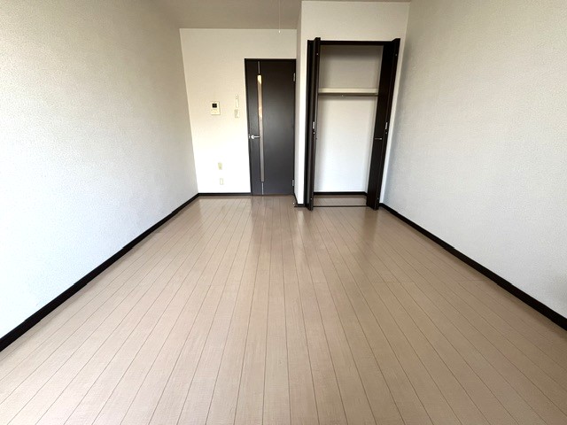 フジパレス浜寺ノースII番館の居間写真
