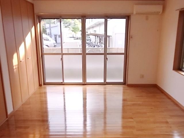 居室・リビング　★角部屋２面採光です★