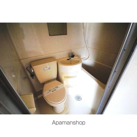 地下鉄東山線 名古屋駅 徒歩11分 3階建 築45年のトイレ写真