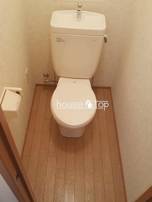 トイレ　水廻りもリフォーム済みで大変きれい♪