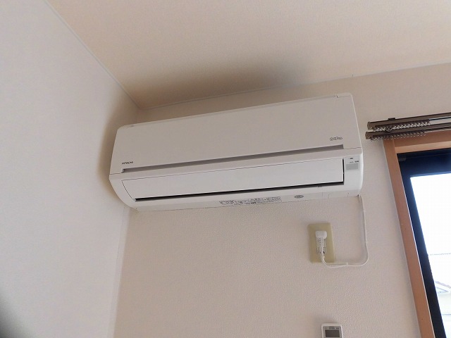 その他設備　南側洋室にエアコンがあります。