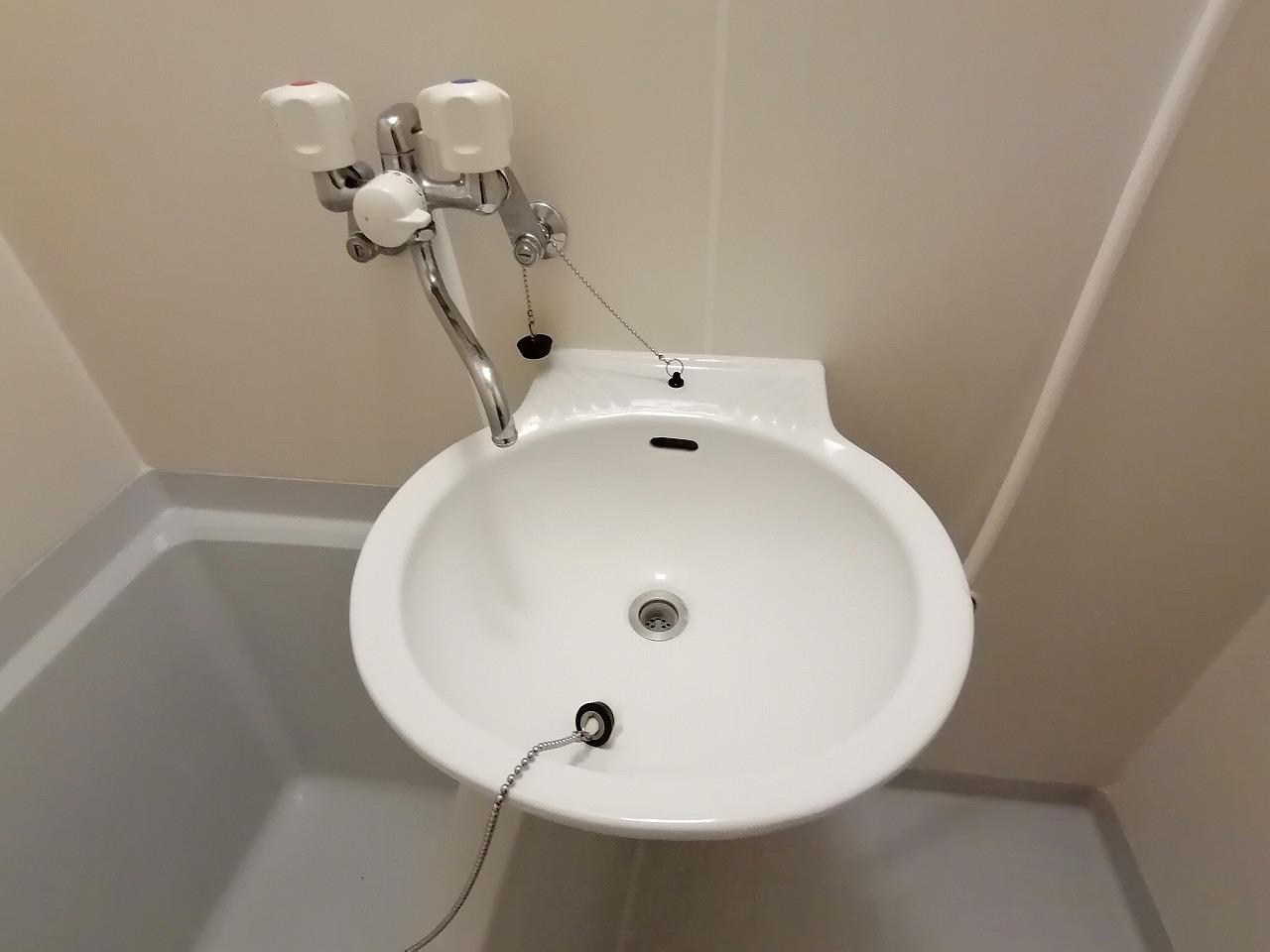 洗面設備　お風呂に洗面台がついております。