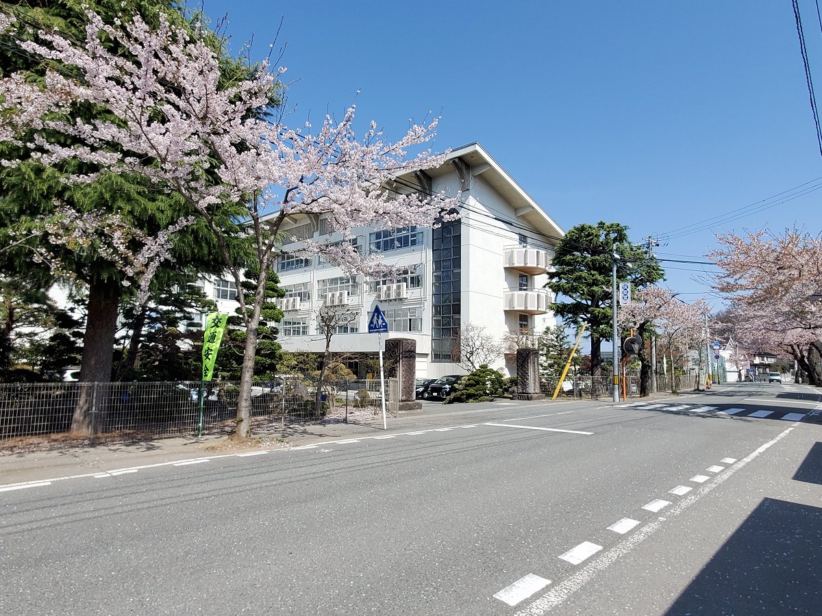 小学校　山形市立第八小学校（小学校）まで490m