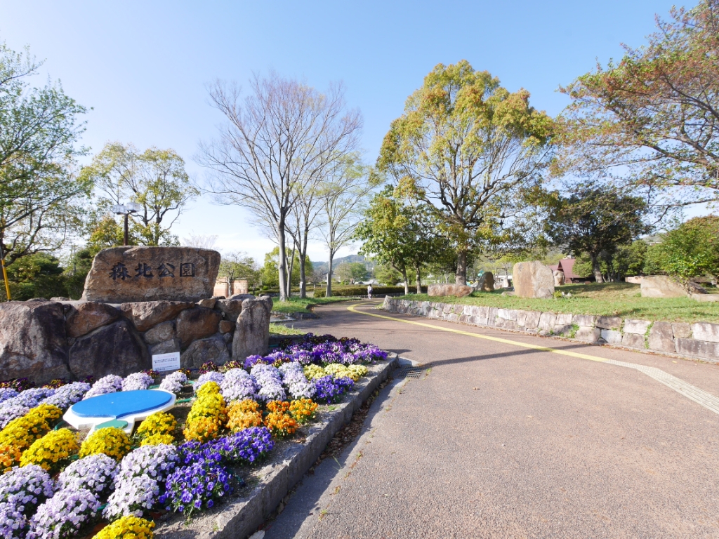 【奥村ビルの公園】