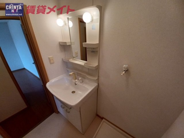 【松阪市射和町のアパートの洗面設備】