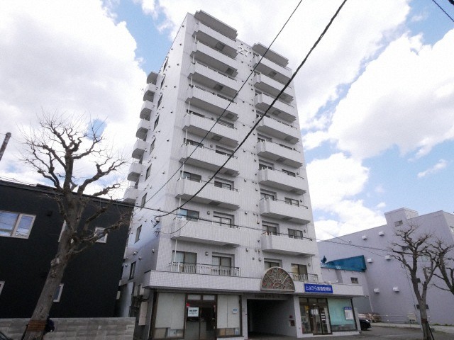 札幌市豊平区豊平五条のマンションの建物外観
