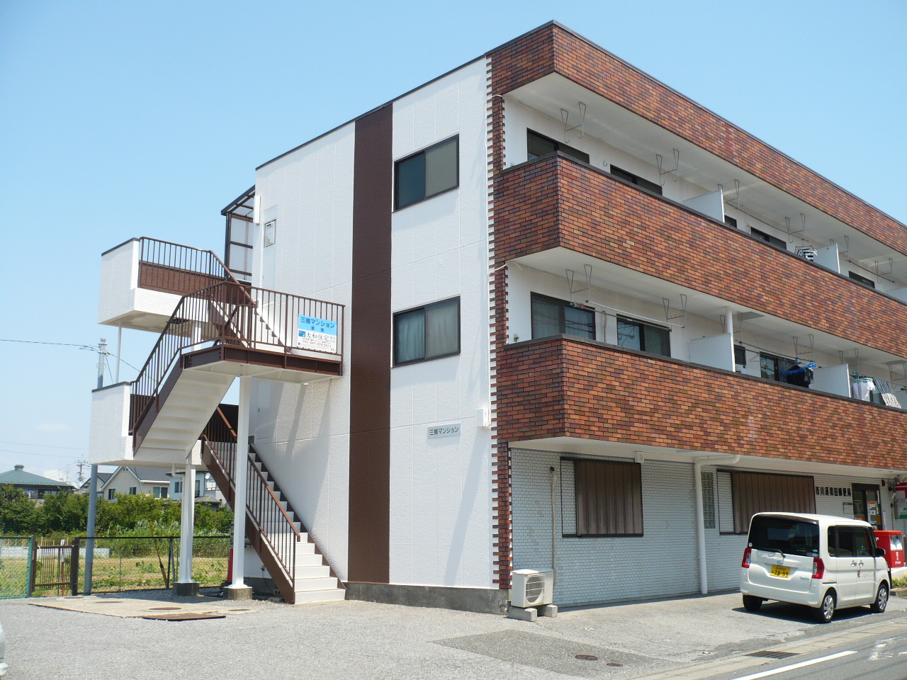 三橋マンションの建物外観