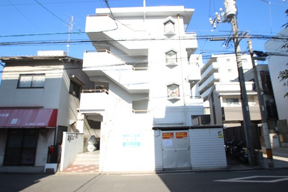 広島市南区東雲のマンションの建物外観