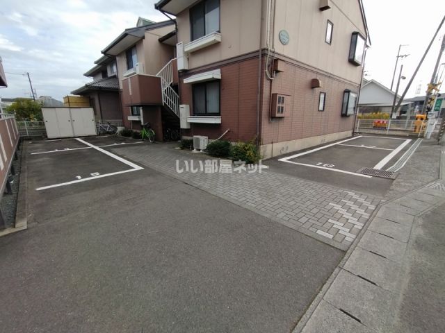 【多賀城市八幡のアパートの駐車場】