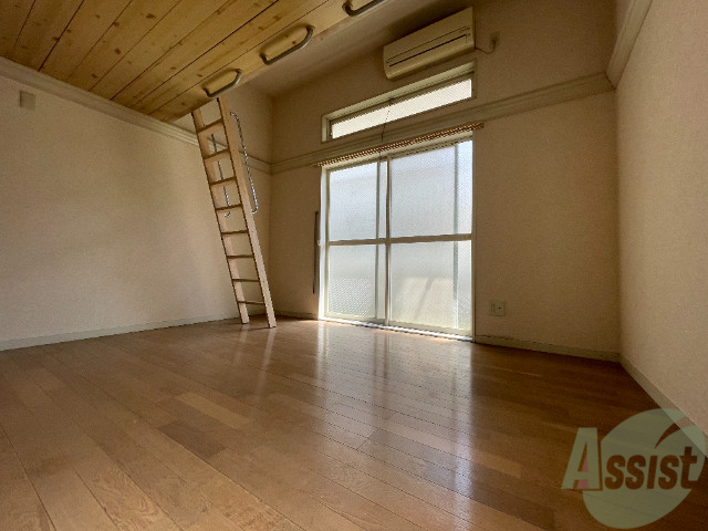 居室・リビング　南東向きのお部屋は陽当たりも良くて明るいです。