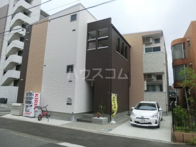 【クローバーコート日比野の建物外観】