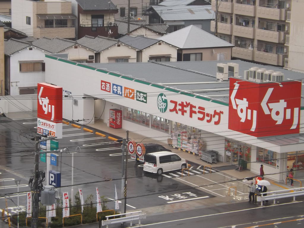 【大阪市平野区平野東のマンションのドラックストア】