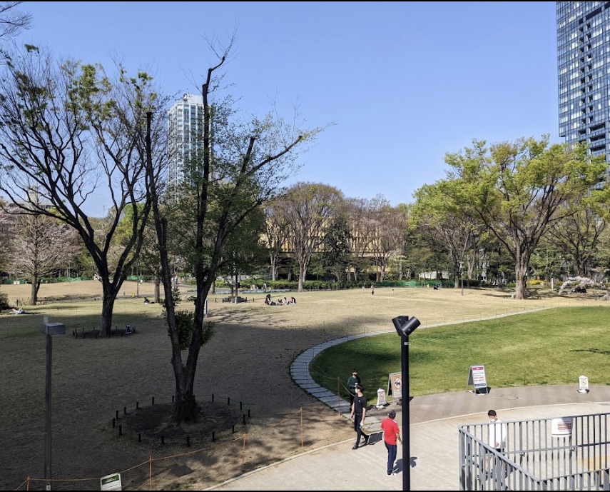 【フロンティア新宿タワーの公園】