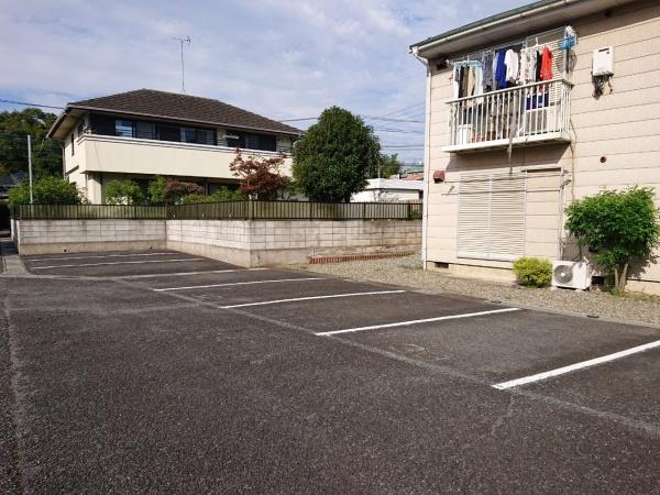 【らんがく四番館の駐車場】