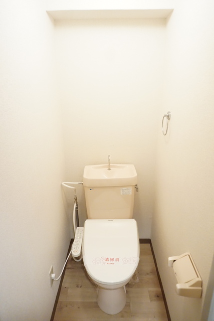 トイレ　清潔な洗浄機能付きのトイレ