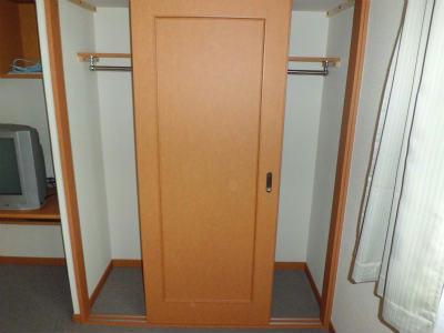 収納　クローゼット内部。