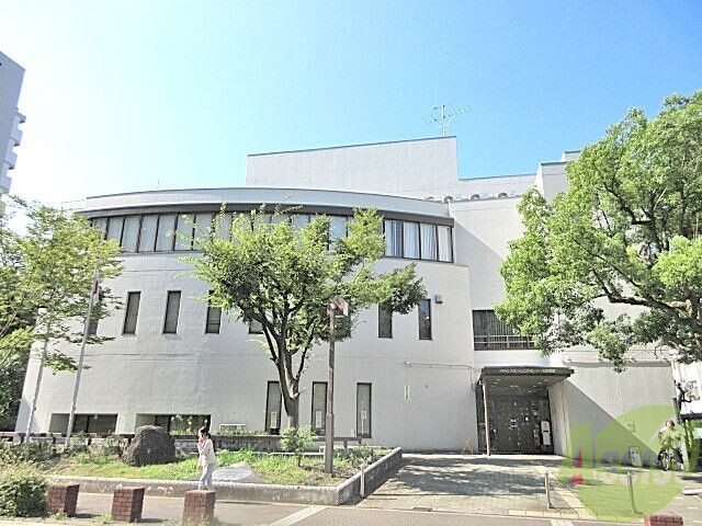 【大阪市北区堂山町のマンションの図書館】