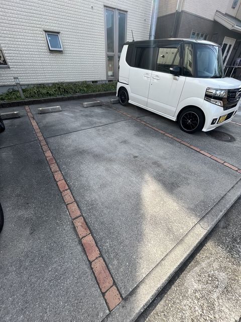 【堺市堺区出島浜通のアパートの駐車場】