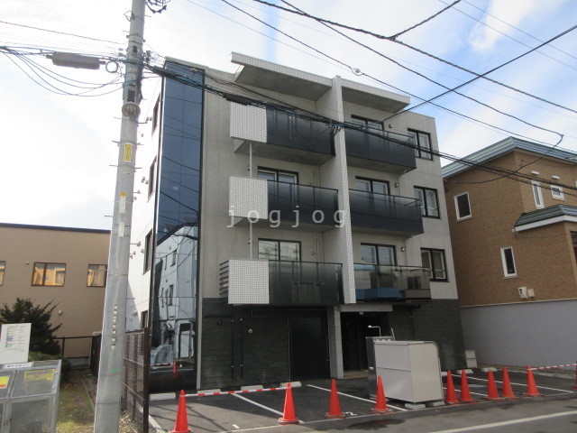 札幌市北区新琴似五条のマンションの建物外観