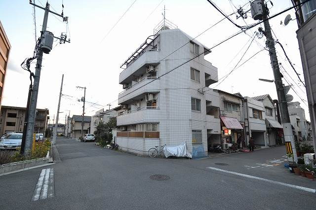 広島市中区吉島新町のマンションの建物外観