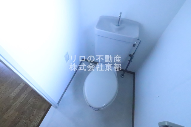 トイレ　白基調で清潔感のあるトイレです♪