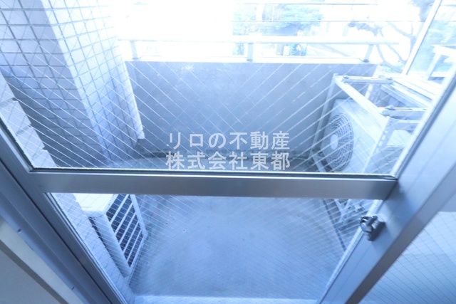 バルコニー　お天気のいい日は洗濯物も気持ちよく干せますね！
