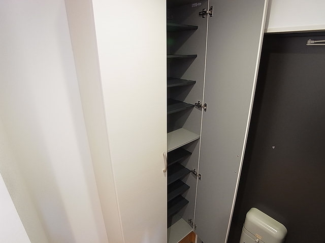 玄関　玄関にはシューズボックスもございます。