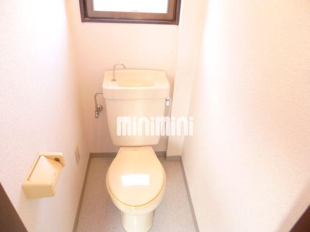 トイレ　トイレにも窓があります。