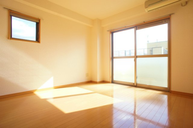 居室・リビング　ゆったり過ごせる居間です