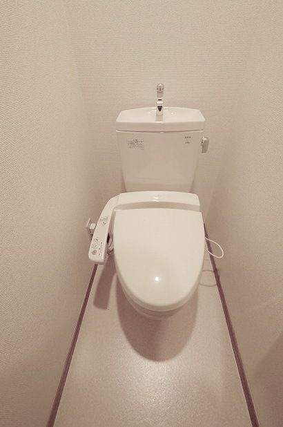 トイレ　温水洗浄便座