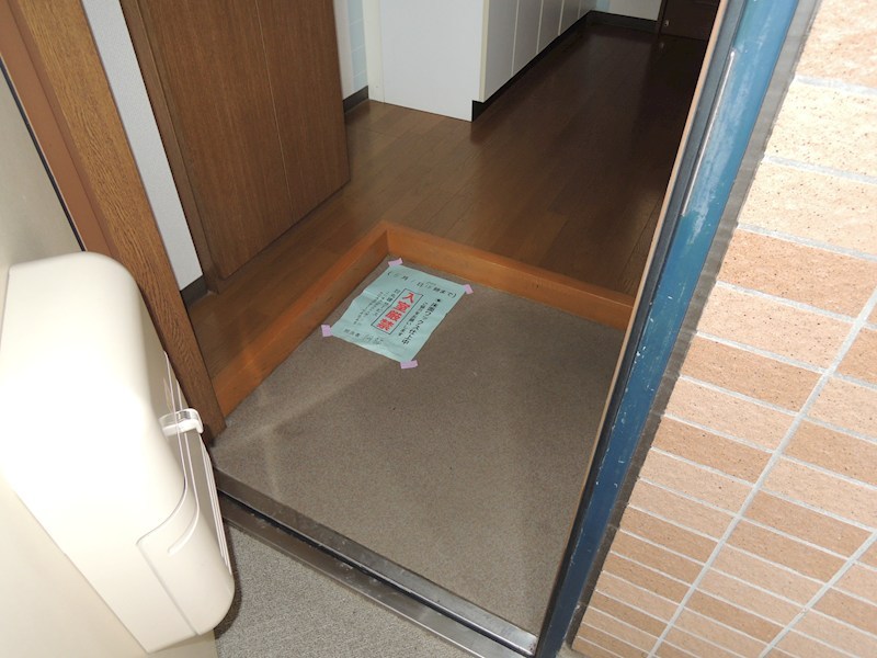 玄関　玄関から室内へ