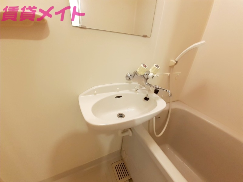 洗面設備　同型タイプ参考写真