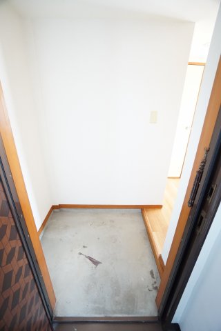 玄関　※同物件・同タイプの写真です。