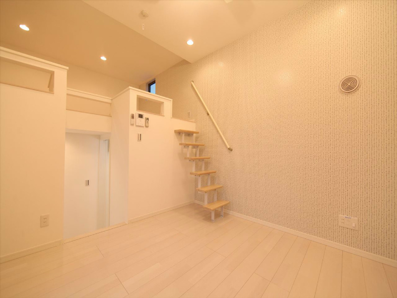 居室・リビング　下階洋室6.2帖　上階ロフト6.4帖（収納としても使えます）