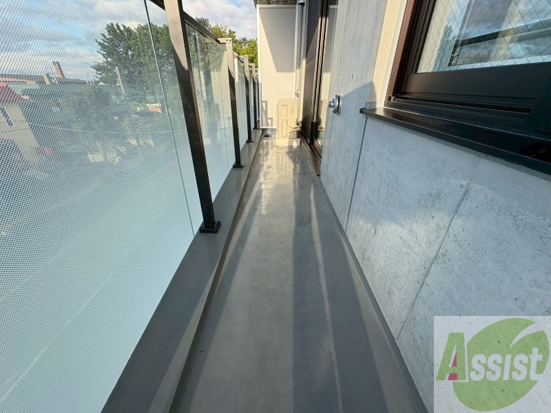 バルコニー　ＴＶモニター付インターホンです。来客者の顔が見えるので安心！