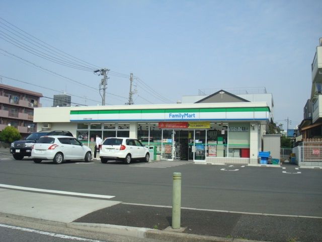 コンビニ　ファミリーマート江向町三丁目店（コンビニ）まで417m