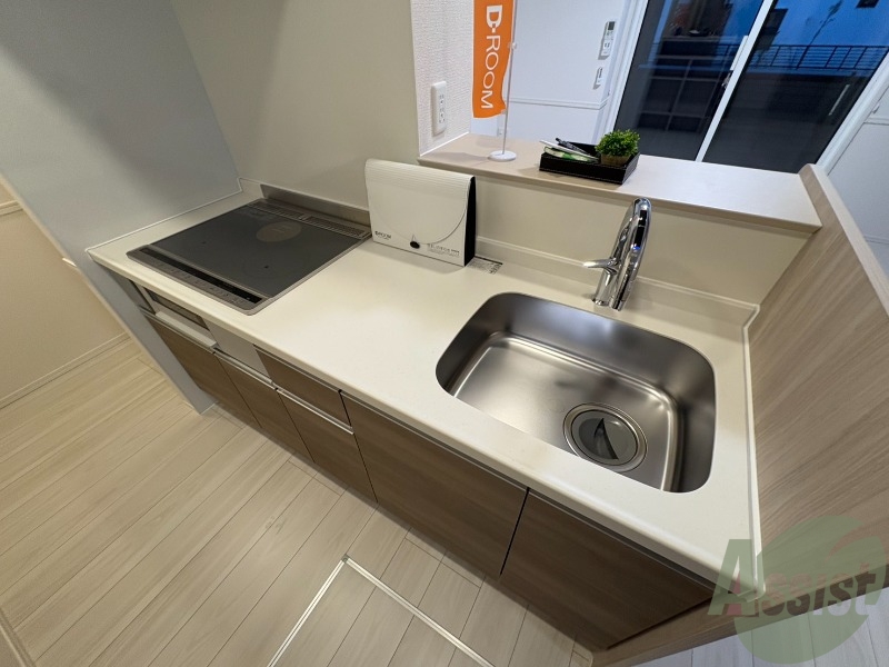 キッチン　キッチンには作業場もあります。料理も捗りますね。