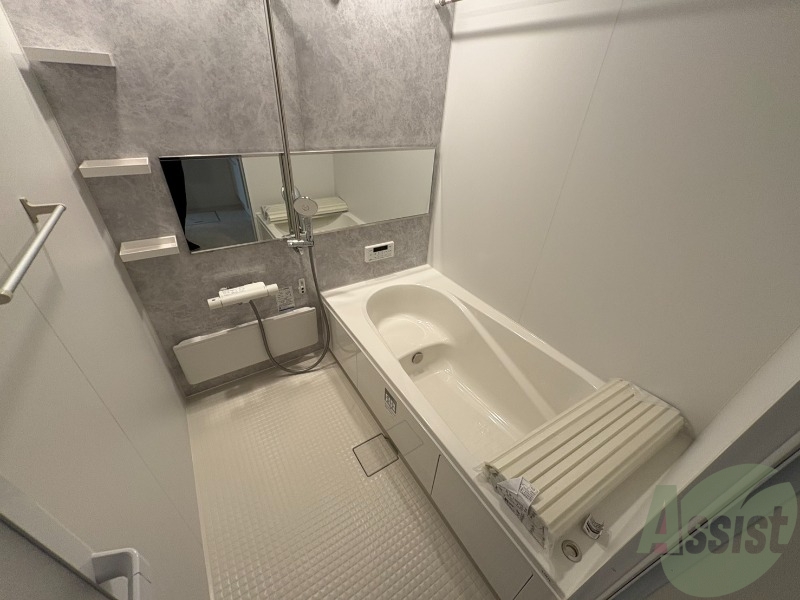 バス・シャワールーム　浴室はこちらのユニットバスです。一日の疲れを癒しましょう。