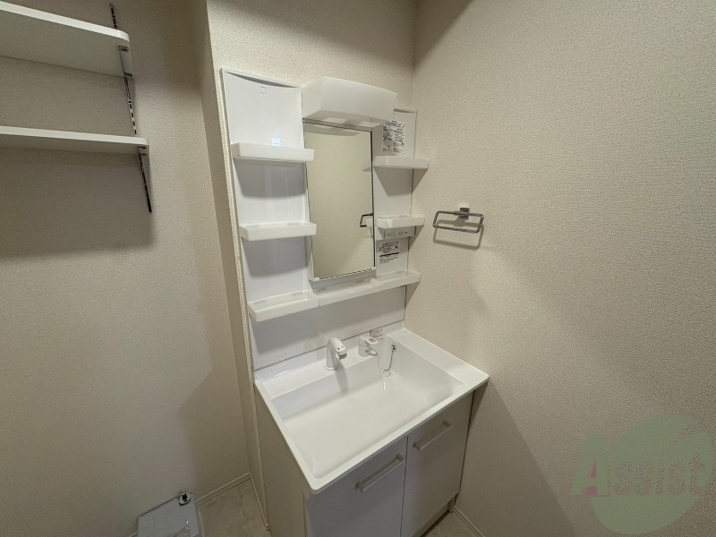 洗面設備　洗面台はこちら、広々して使いやすそうですね。