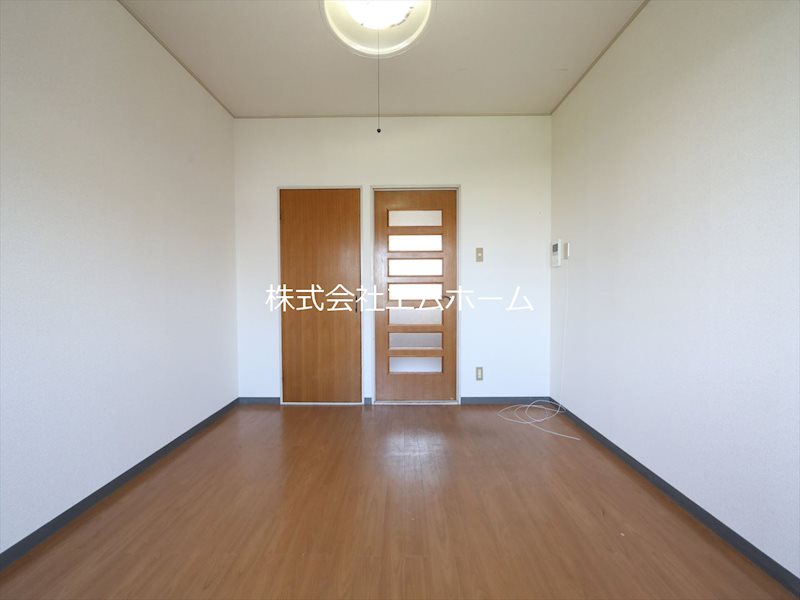 居室・リビング　洋室7帖　物入付（収納充実してます）