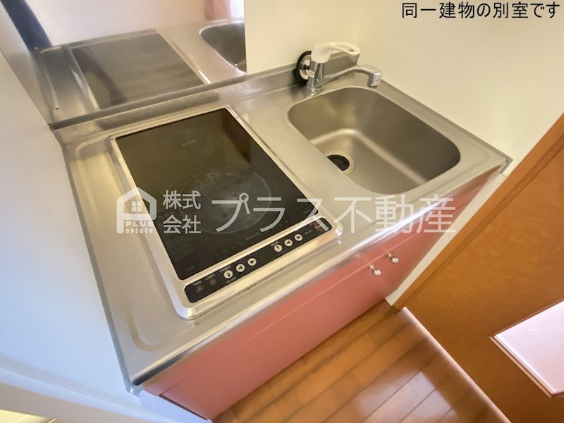 キッチン　設備仕様は号室により異なる為、現況を優先致します。