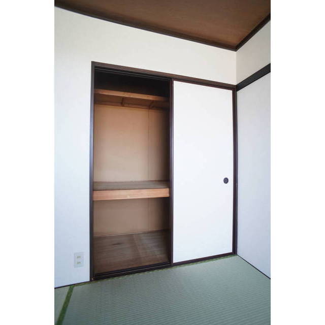 収納　和室５．４帖の押入れです♪