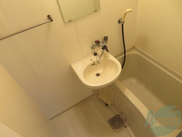 バス・シャワールーム　こちらはバスルームになります。日々の疲れを癒してください。