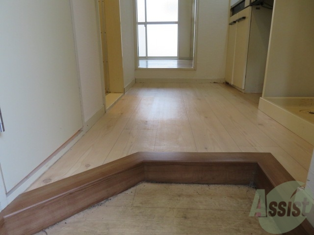 玄関　玄関から撮影しました。収納もあるので、安心ですね。